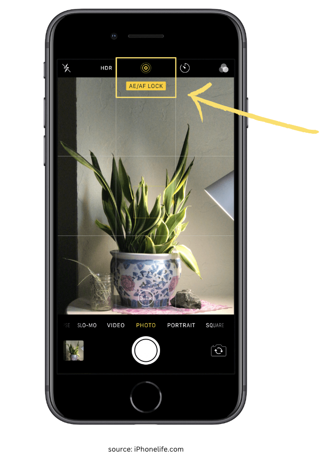 turn on live mode in iPhone while capturing images while moving.